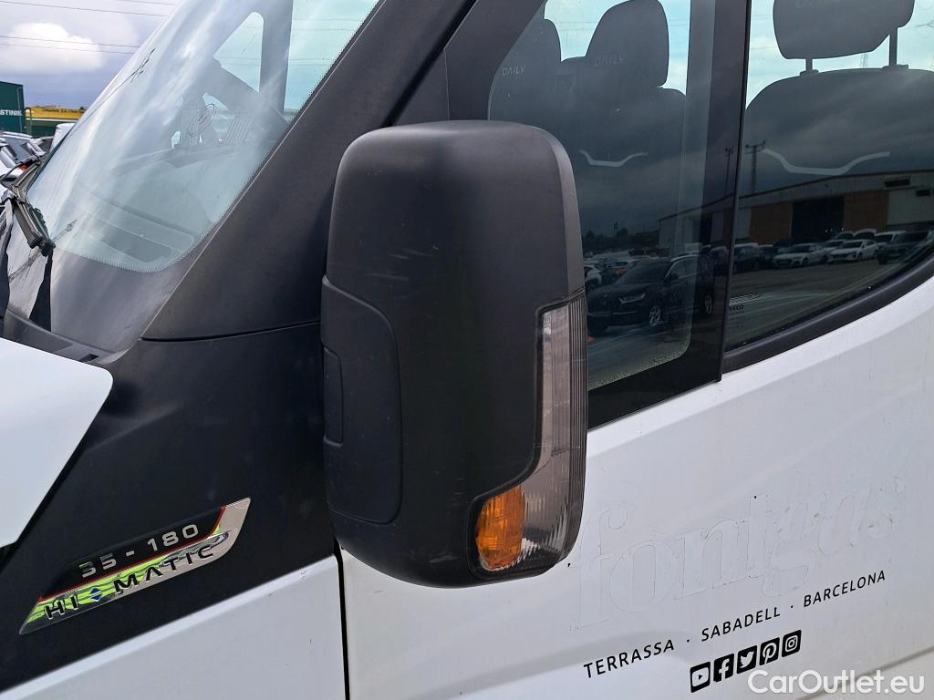  Land Rover  Discovery IVECO Daily / 2019 / 2P / chasis cabina 35C 18H A8 3750 #32