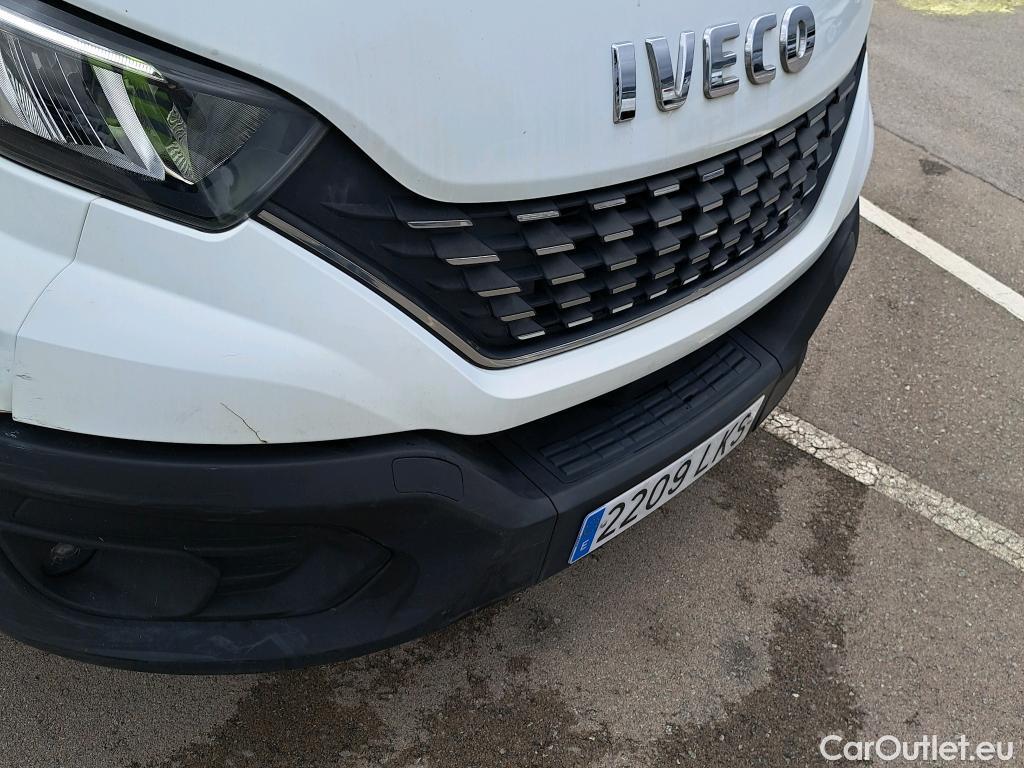  Land Rover  Discovery IVECO Daily / 2019 / 2P / chasis cabina 35C 18H A8 3750 #30