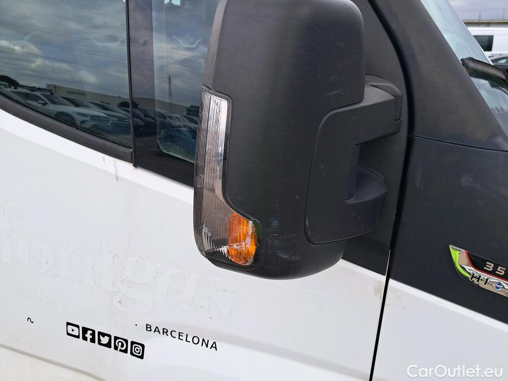  Land Rover  Discovery IVECO Daily / 2019 / 2P / chasis cabina 35C 18H A8 3750 #16