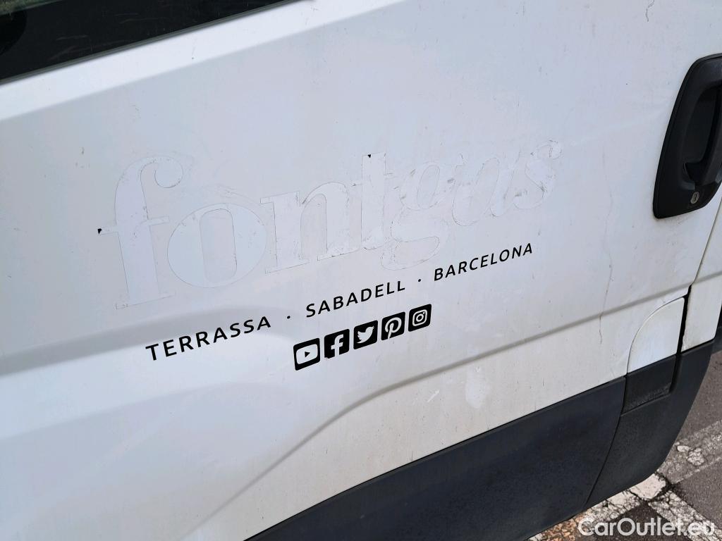  Land Rover  Discovery IVECO Daily / 2019 / 2P / chasis cabina 35C 18H A8 3750 #11