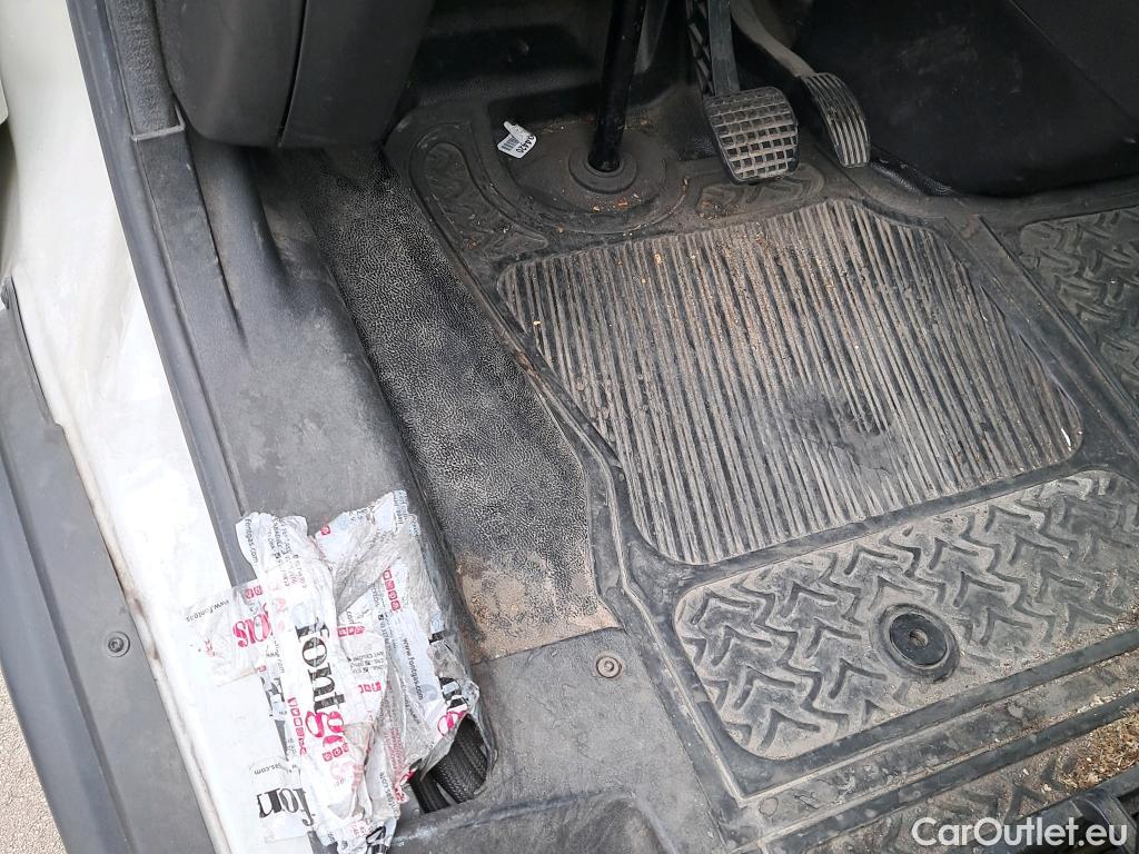  Land Rover  Discovery IVECO Daily / 2019 / 2P / chasis cabina 35C 18H A8 3750 #3