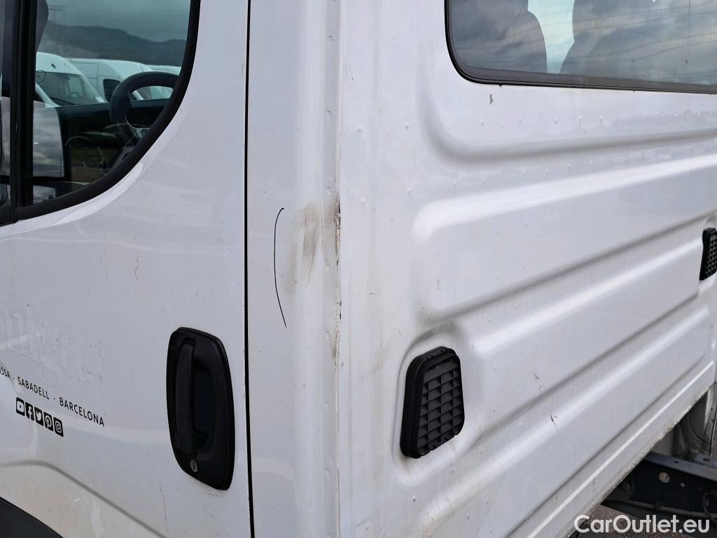  Land Rover  Discovery IVECO Daily / 2019 / 2P / chasis cabina 35C 18H A8 3750 #5
