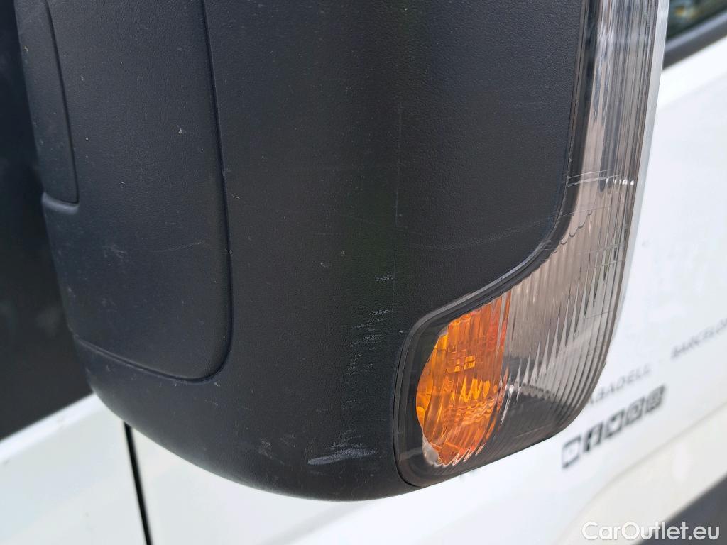 Land Rover  Discovery IVECO Daily / 2019 / 2P / chasis cabina 35C 18H A8 3750 #33