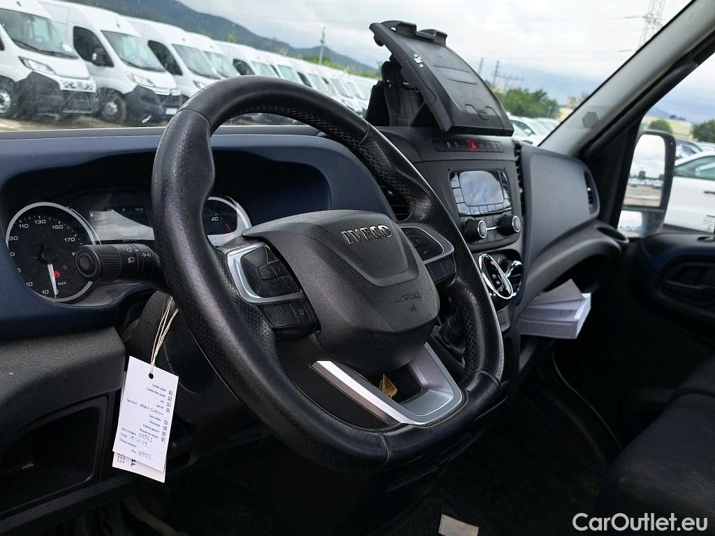  Land Rover  Discovery IVECO Daily / 2019 / 2P / chasis cabina 35C 18H A8 3750 #24