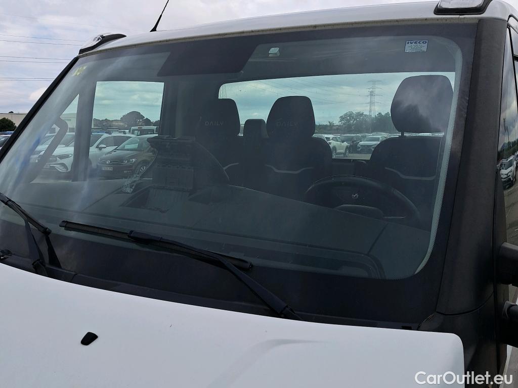  Land Rover  Discovery IVECO Daily / 2019 / 2P / chasis cabina 35C 18H A8 3750 #1