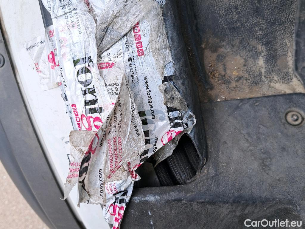  Land Rover  Discovery IVECO Daily / 2019 / 2P / chasis cabina 35C 18H A8 3750 #4