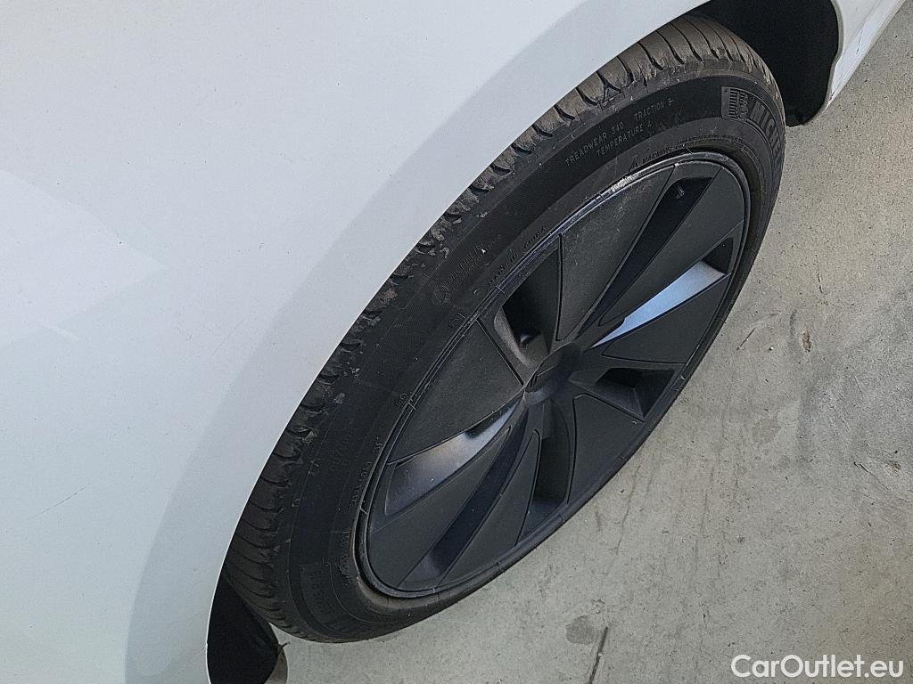  Tesla  Model 3 TESLA  / 2023 / 4P / sedán RWD (AC) #19