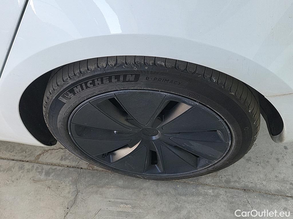  Tesla  Model 3 TESLA  / 2023 / 4P / sedán RWD (AC) #9