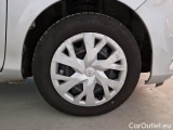  Toyota  Yaris TOYOTA  / 2017 / 5P / BERLINA 1.5 HYBRID BUSINESS #72