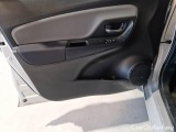  Toyota  Yaris TOYOTA  / 2017 / 5P / BERLINA 1.5 HYBRID BUSINESS #93