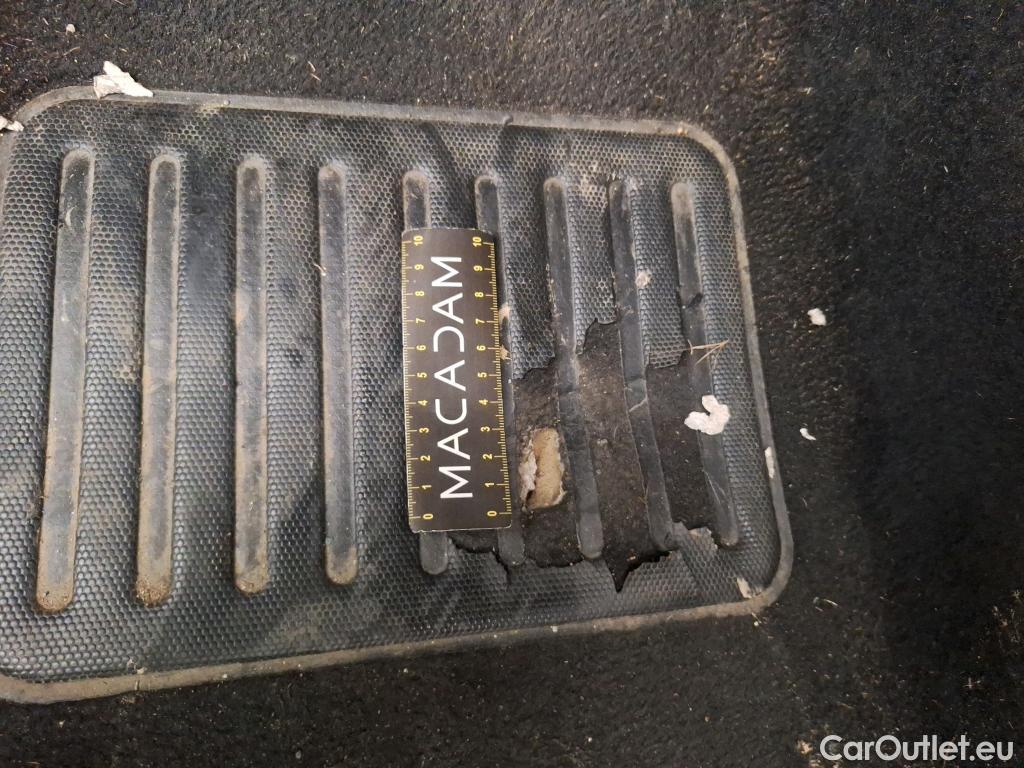  Citroen  C3  Société Feel Nav 1.2 PureTech 80CV BVM5 E6 #4