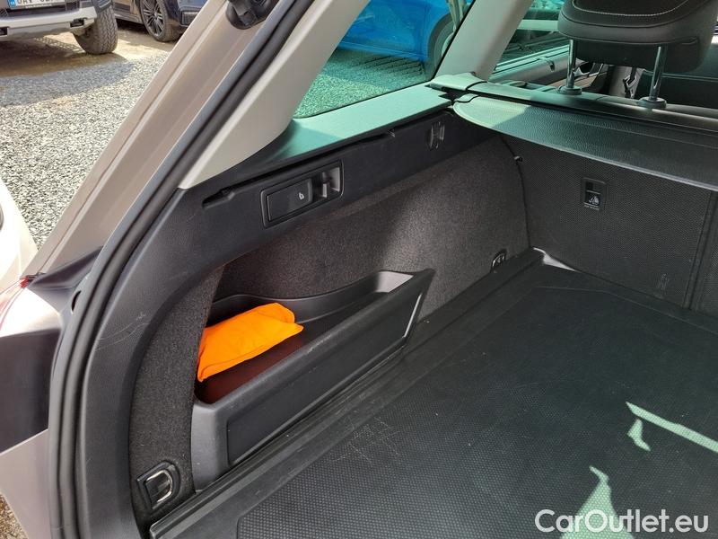  Volkswagen  Passat  Variant (CB5) (2019) Pas.Var.2.0TDI 110 Elegance AT #17
