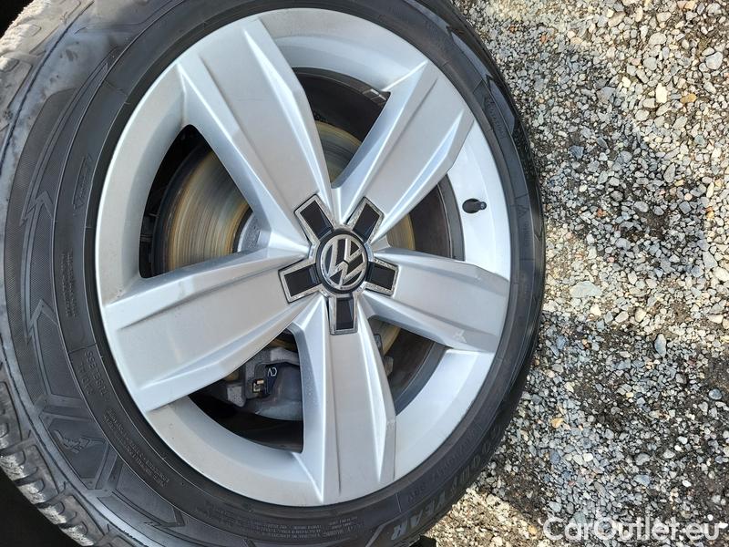  Volkswagen  Passat  Variant (CB5) (2019) Pas.Var.2.0TDI 110 Elegance AT #19