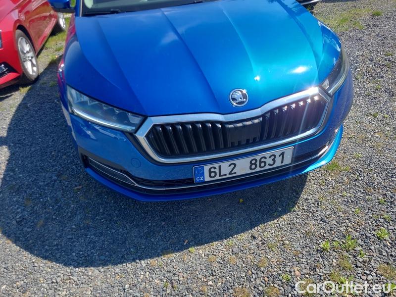  Skoda  Octavia  Combi (NX3)(2020) Oct.C.2.0TSI 140 Style 4x4 AT #1