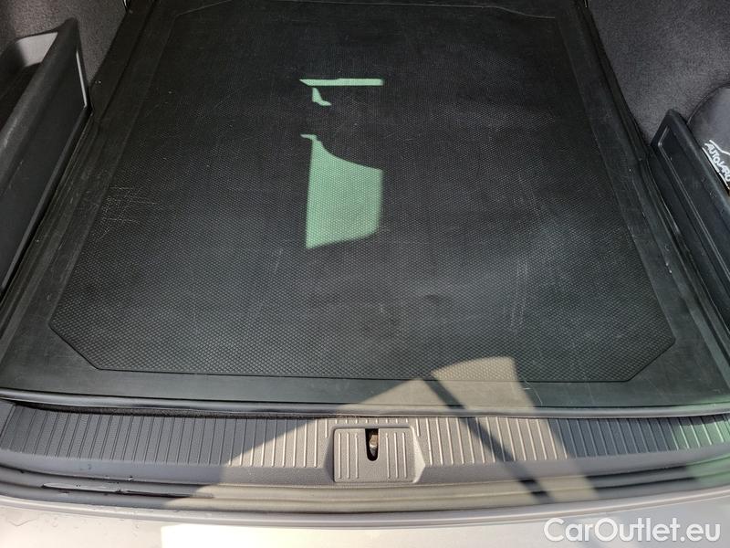  Volkswagen  Passat  Variant (CB5) (2019) Pas.Var.2.0TDI 110 Elegance AT #15