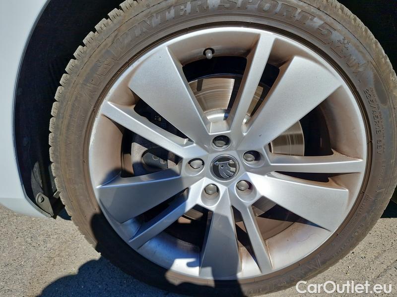  Skoda  Superb  (3V3)(2015)  2.0TSI 206 Style 4x4 AT #3
