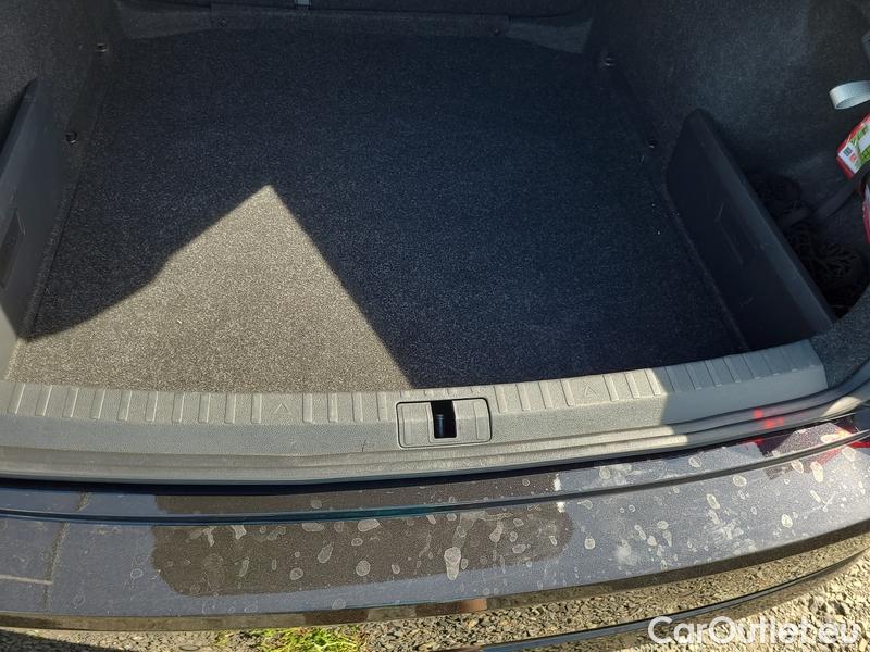  Skoda  Octavia  Lim. (NX3)(2020) Oct.2.0TDI 110 Style 5d #8