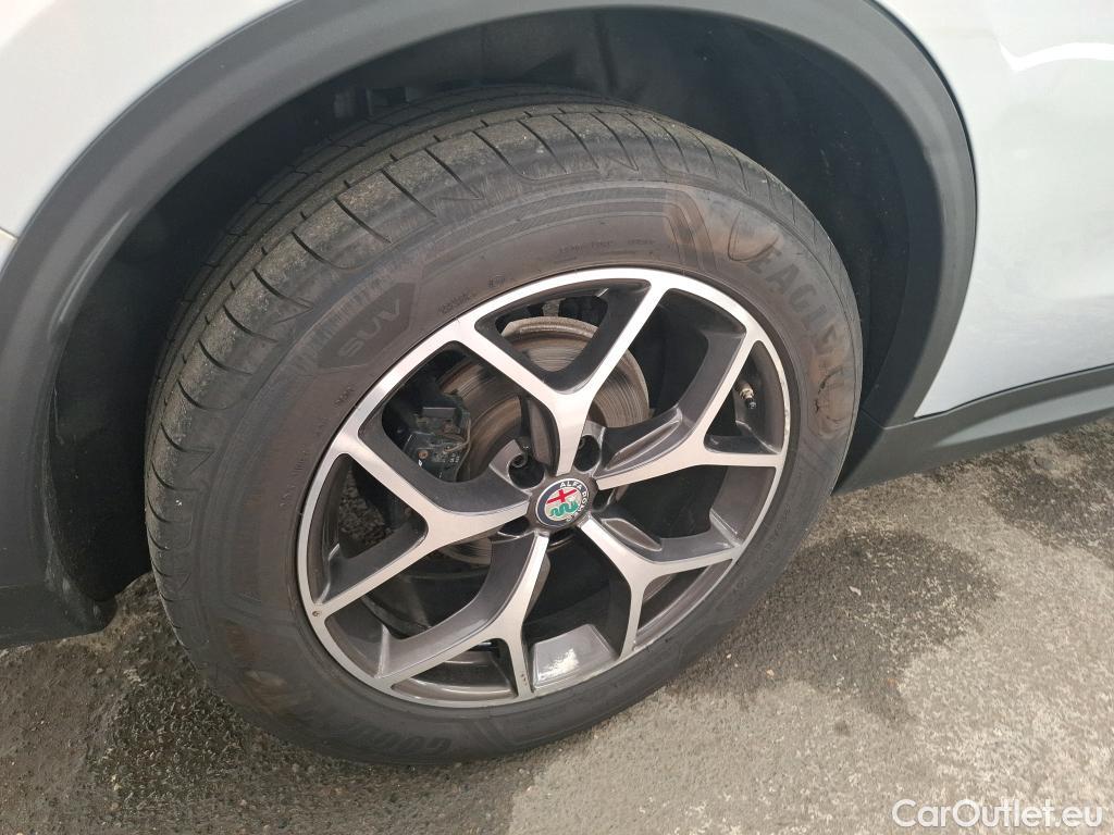  Alfa Romeo   STELVIO ALFA ROMEO / 2017 / 5P / SUV 2.2 Diesel 190ch AT8 Sprint #15
