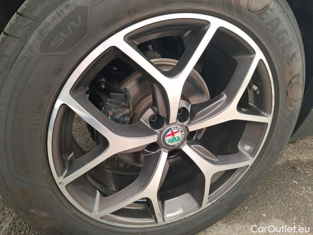  Alfa Romeo   STELVIO ALFA ROMEO / 2017 / 5P / SUV 2.2 Diesel 190ch AT8 Sprint #16