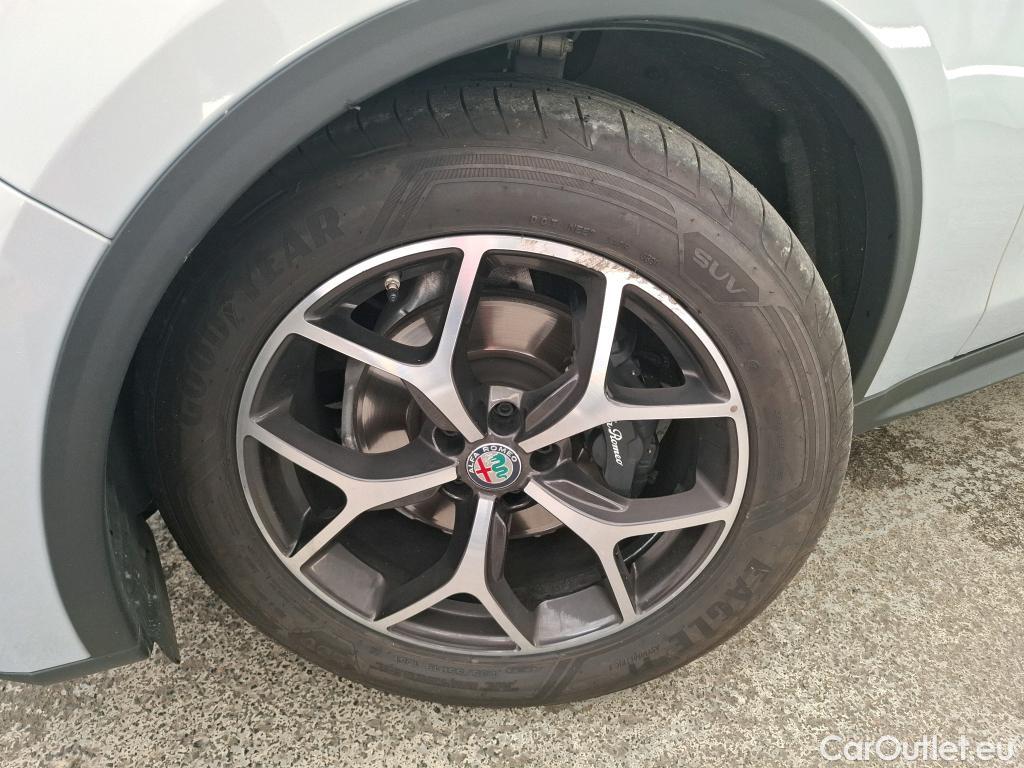  Alfa Romeo   STELVIO ALFA ROMEO / 2017 / 5P / SUV 2.2 Diesel 190ch AT8 Sprint #12