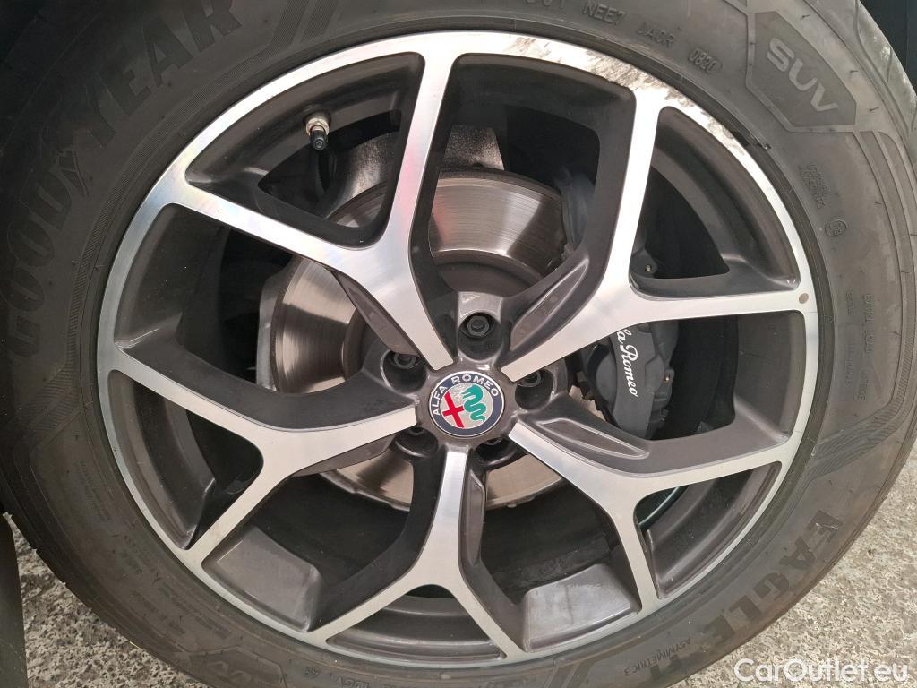  Alfa Romeo   STELVIO ALFA ROMEO / 2017 / 5P / SUV 2.2 Diesel 190ch AT8 Sprint #13
