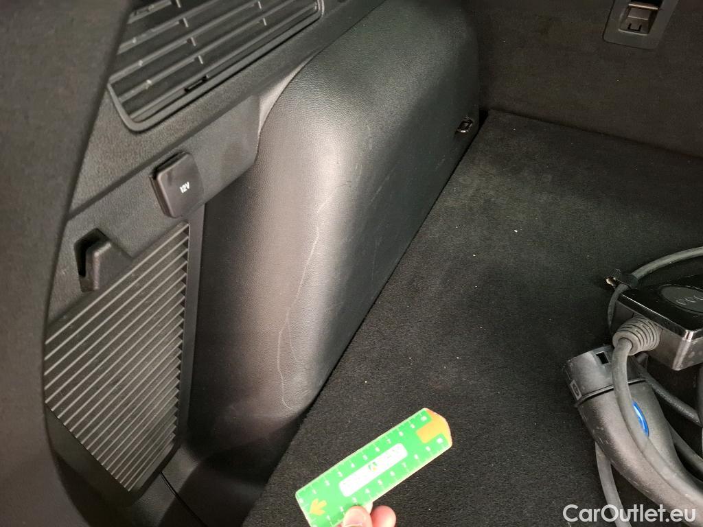  Ford  Kuga FORD  / 2019 / 5P / SUV 2.5 Dur 225 hybrid PHEV Pshift Titanium #3