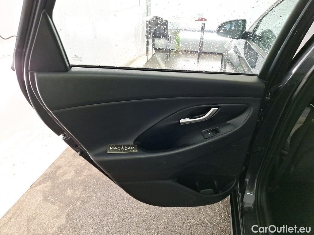 Hyundai  i30  cw Business 1.6 CRDi 115CV BVM6 E6d #18