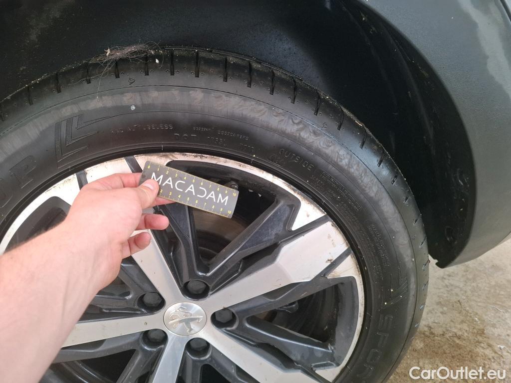  Peugeot  5008  Road Trip 1.5 HDi 130CV BVA8 7 Sieges E6d #37
