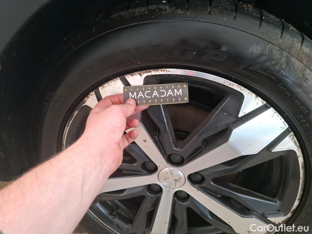  Peugeot  5008  Road Trip 1.5 HDi 130CV BVA8 7 Sieges E6d #47