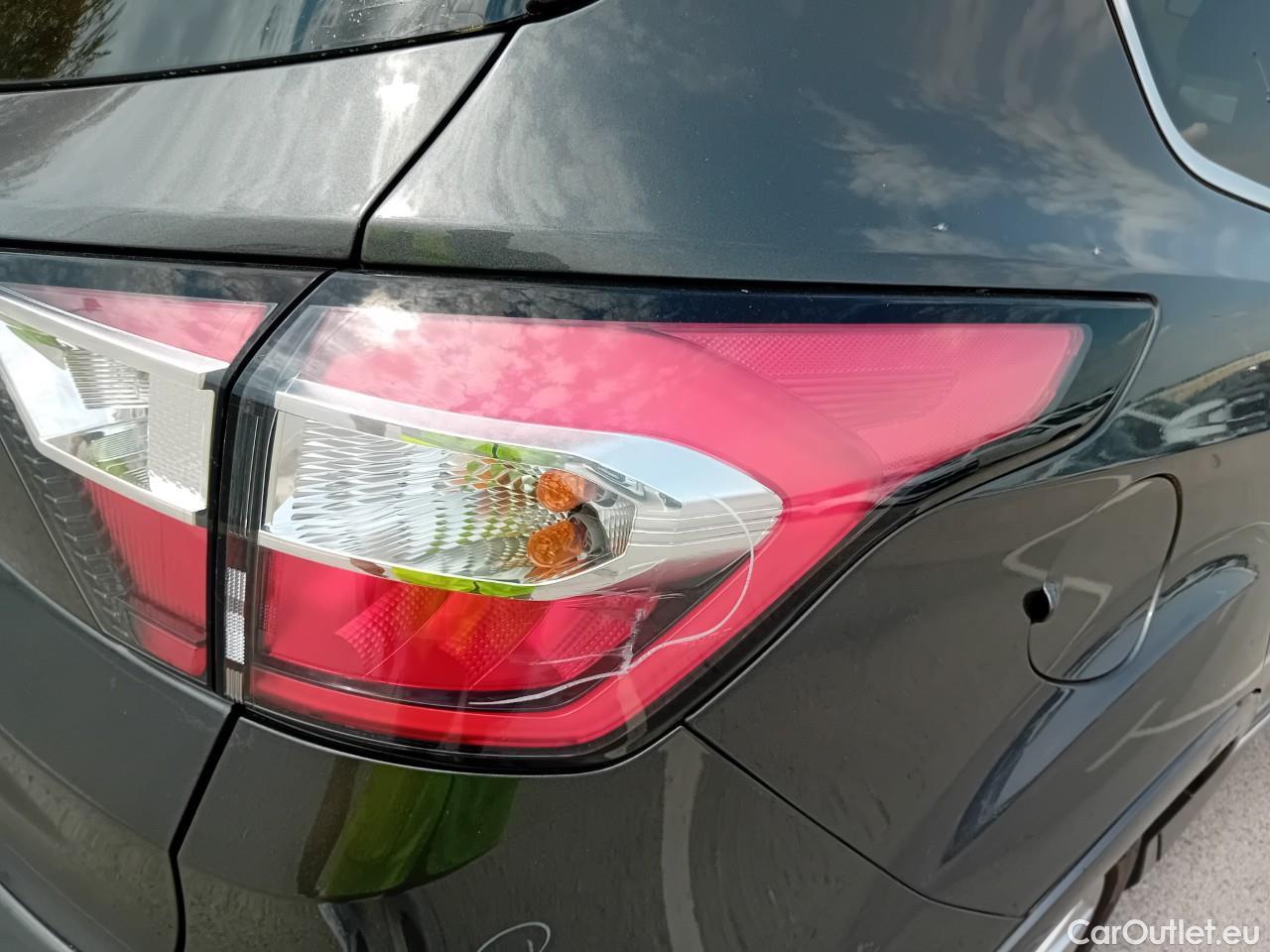  Ford  Kuga FORD  / 2016 / 5P / todoterreno 1.5 EcoBoost 129kW 4x4 Vignale Auto #35