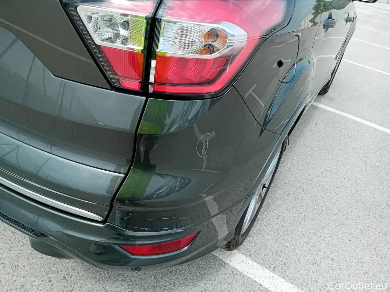  Ford  Kuga FORD  / 2016 / 5P / todoterreno 1.5 EcoBoost 129kW 4x4 Vignale Auto #31