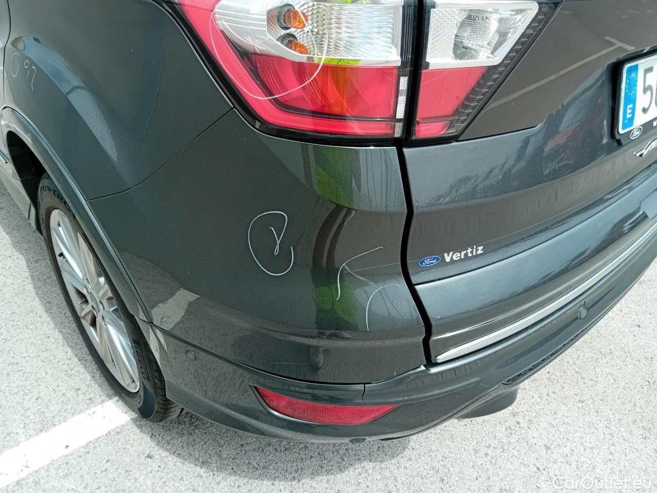  Ford  Kuga FORD  / 2016 / 5P / todoterreno 1.5 EcoBoost 129kW 4x4 Vignale Auto #24