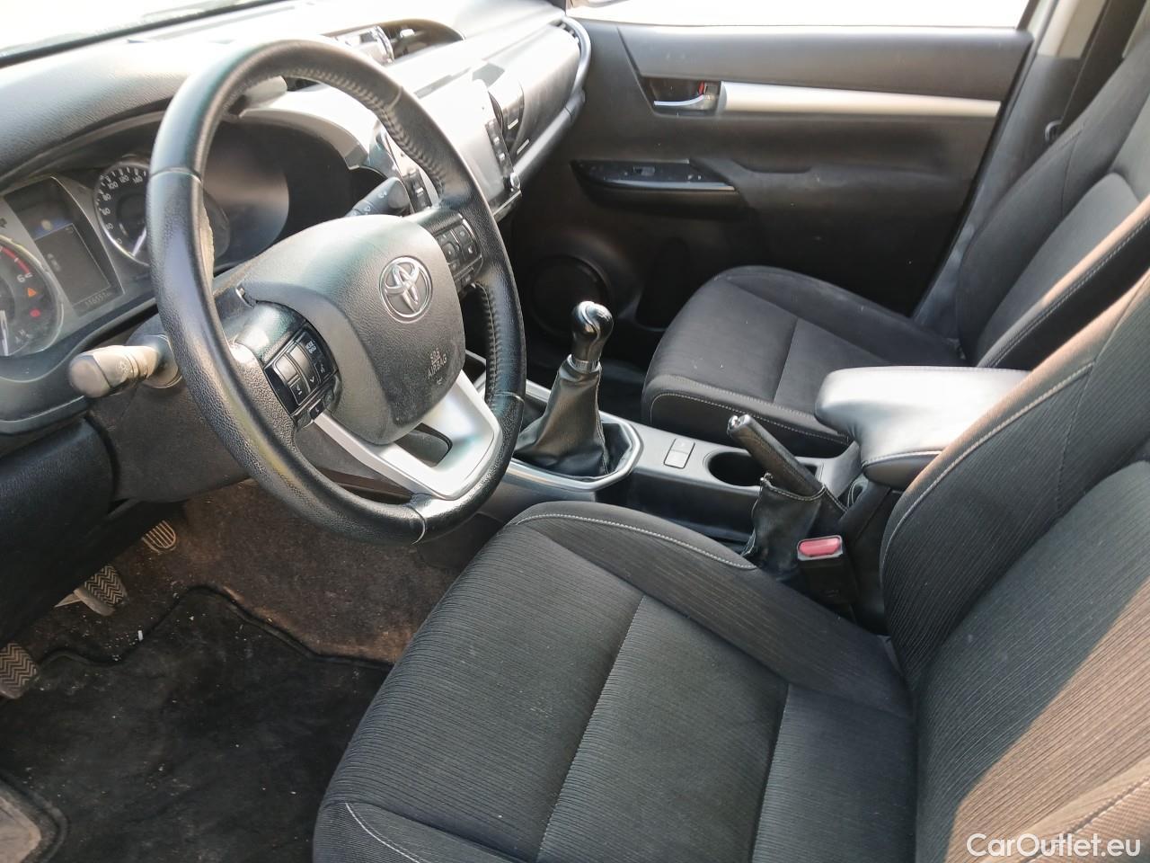  Land Rover  Discovery TOYOTA Hilux / 2020 / 4P / pickup 2.8 D-4D 150kW (204CV) Cabina Doble VX #2