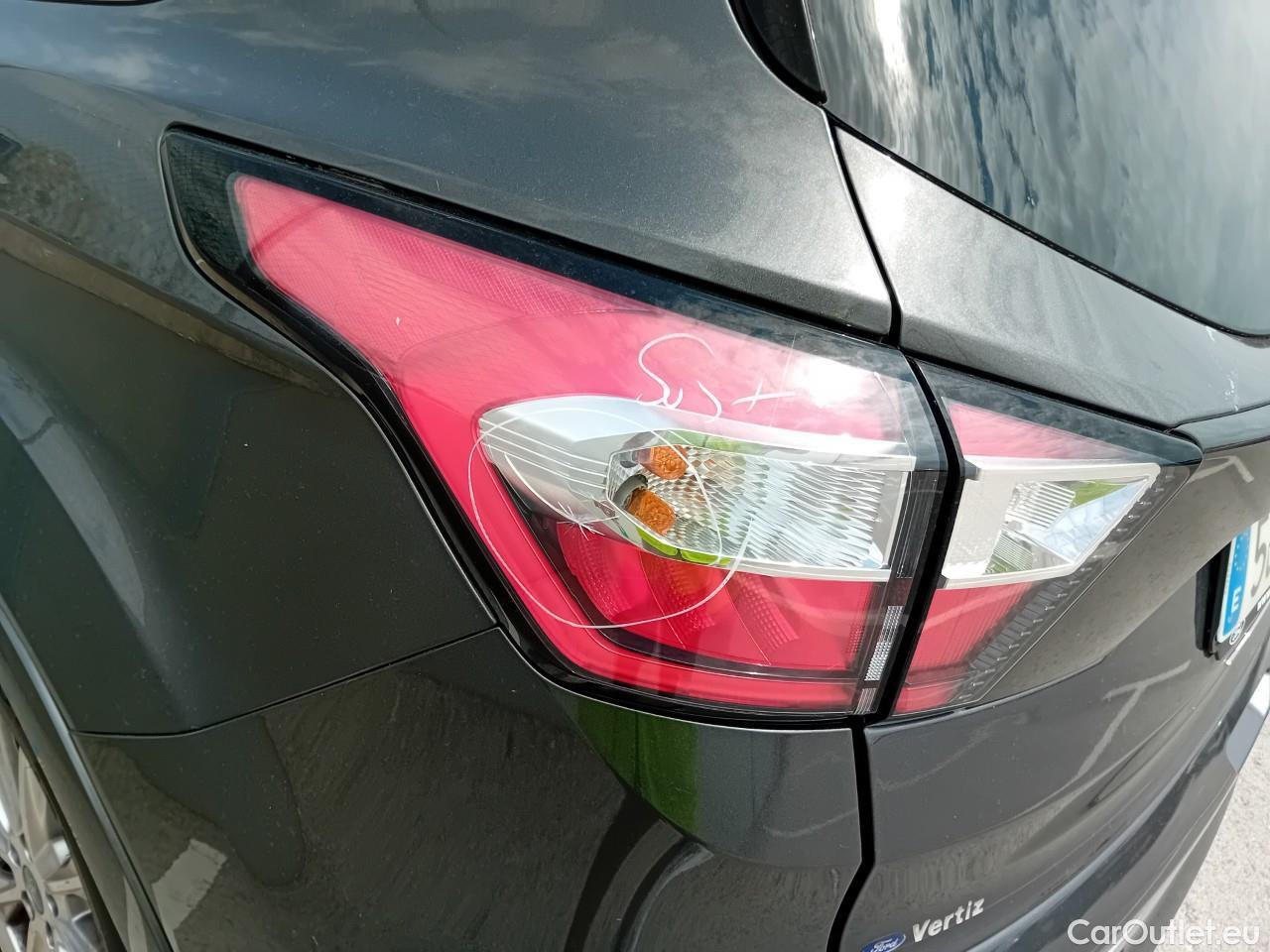  Ford  Kuga FORD  / 2016 / 5P / todoterreno 1.5 EcoBoost 129kW 4x4 Vignale Auto #21