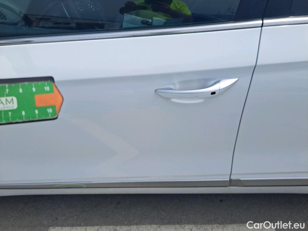  Hyundai   Ioniq HYUNDAI / 2019 / 5P / berlina con portón 1.6 GDI HEV Tecno DCT #24