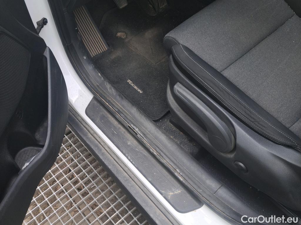  Hyundai  Tucson HYUNDAI  / 2018 / 5P / todoterreno 1.6 CRDI 85kW (116CV) 48V SLE 4X2(SP)(SL) #17