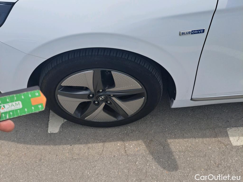  Hyundai   Ioniq HYUNDAI / 2019 / 5P / berlina con portón 1.6 GDI HEV Tecno DCT #6
