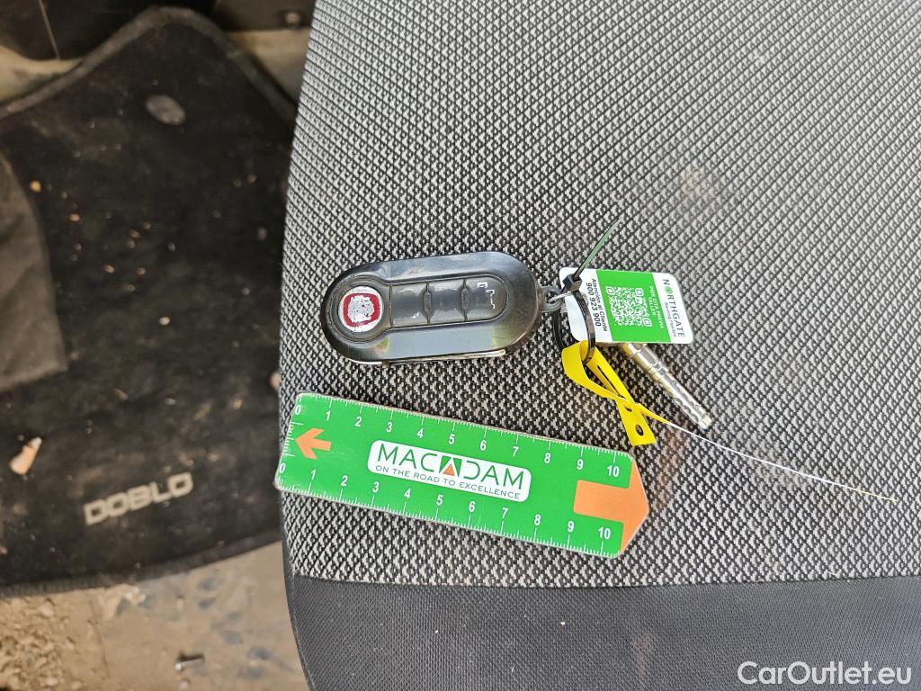  Fiat  Doblo FIAT Doblò Cargo/2015/3P/furgón derivado de turismo Cargo Base Plus 1.3 Mjet 70kW (95CV) #2