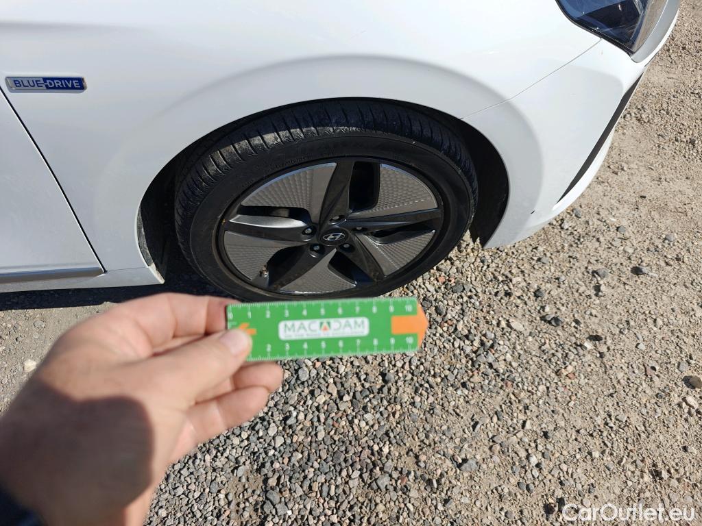  Hyundai   Ioniq HYUNDAI / 2019 / 5P / berlina con portón 1.6 GDI HEV Tecno DCT #4