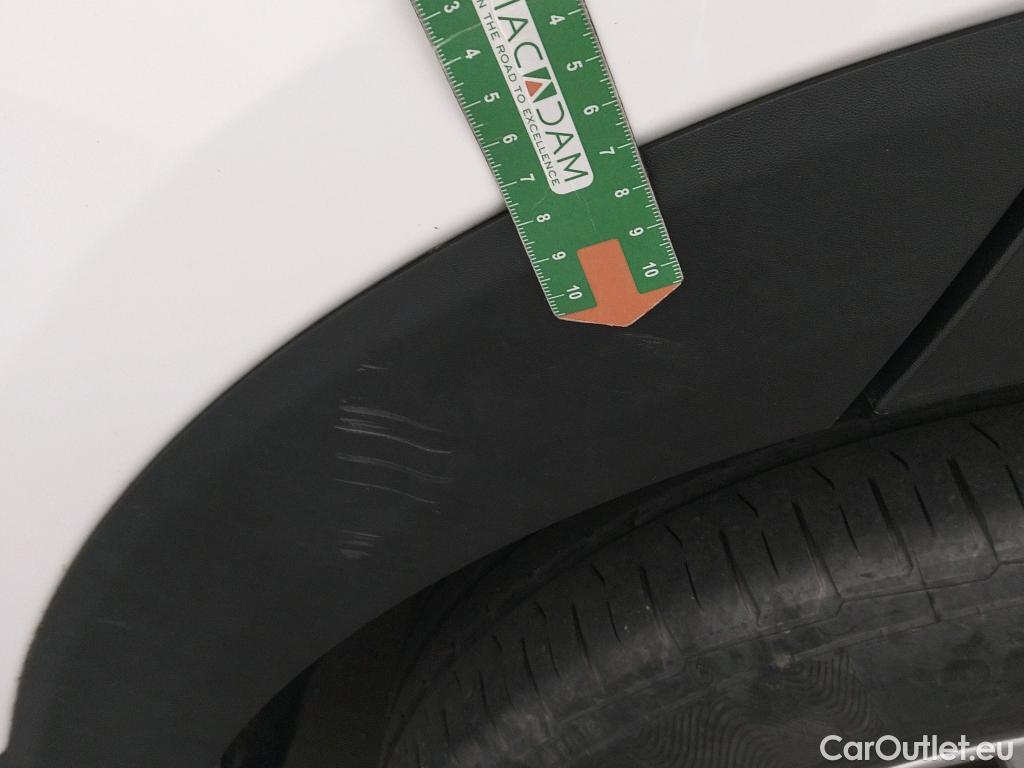  Hyundai  Tucson HYUNDAI  / 2018 / 5P / todoterreno 1.6 CRDI 85kW (116CV) 48V SLE 4X2(SP)(SL) #16