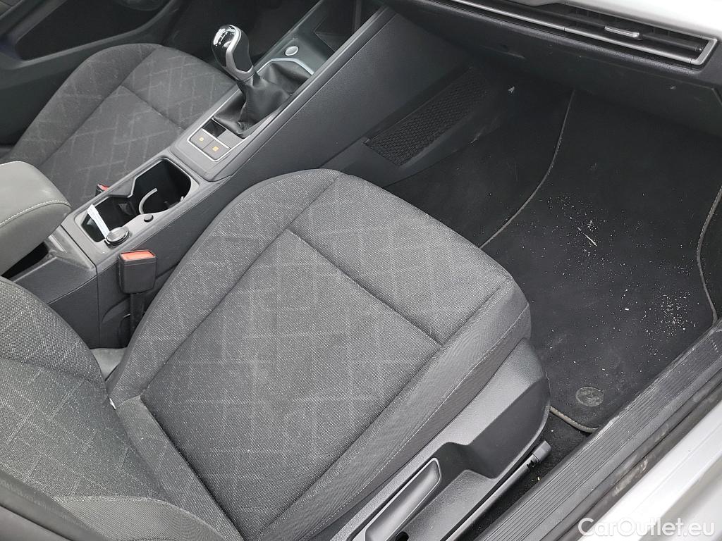  Volkswagen  Golf  VIII Variant Life 2.0 TDI 115CV E6d #19