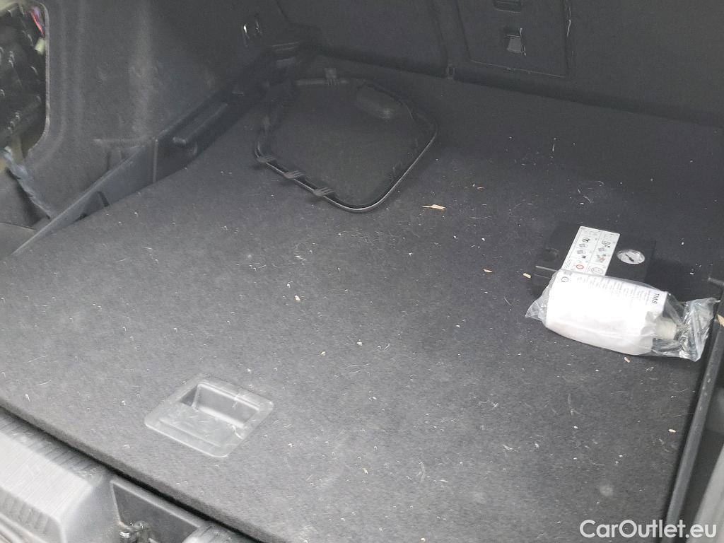  Volkswagen  Golf  VIII Variant Life 2.0 TDI 115CV E6d #17