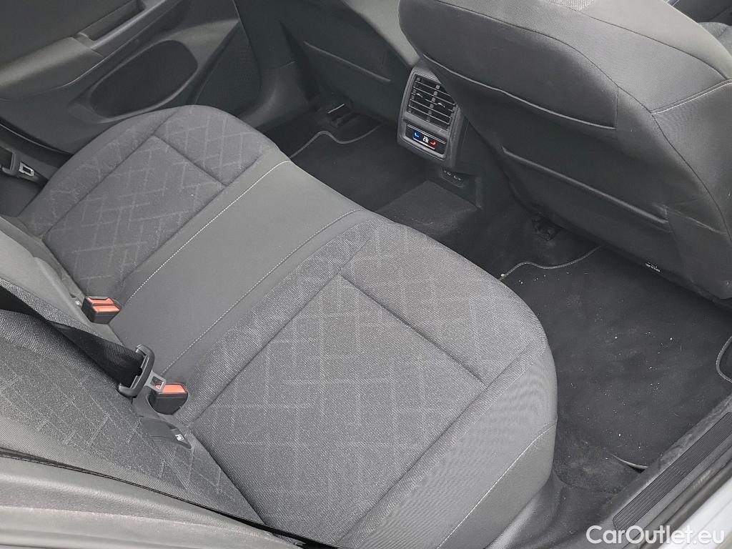  Volkswagen  Golf  VIII Variant Life 2.0 TDI 115CV E6d #18