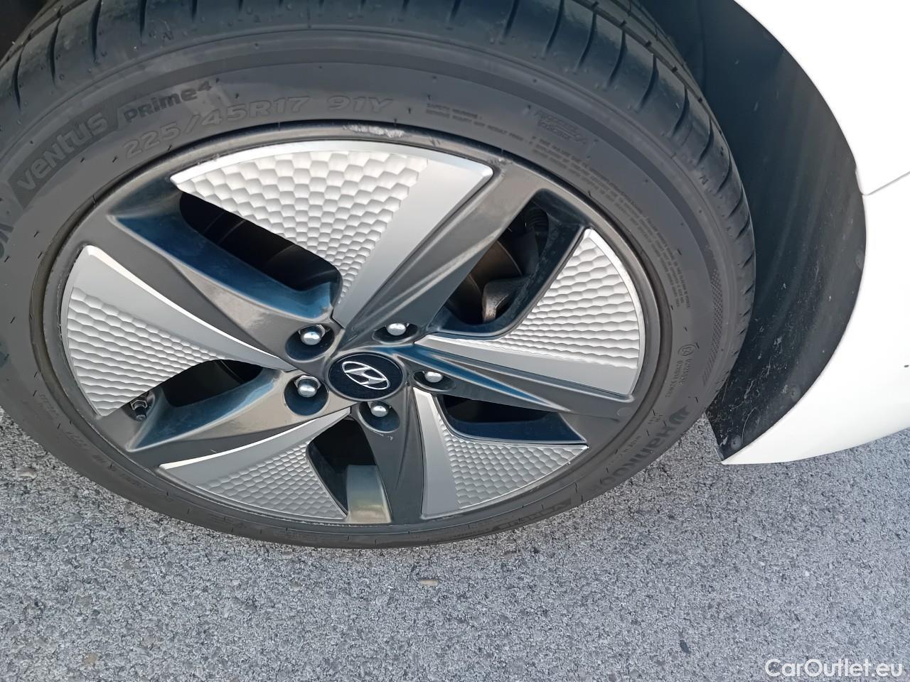  Hyundai   Ioniq HYUNDAI / 2019 / 5P / berlina con portón 1.6 GDI HEV Klass LE DCT #19