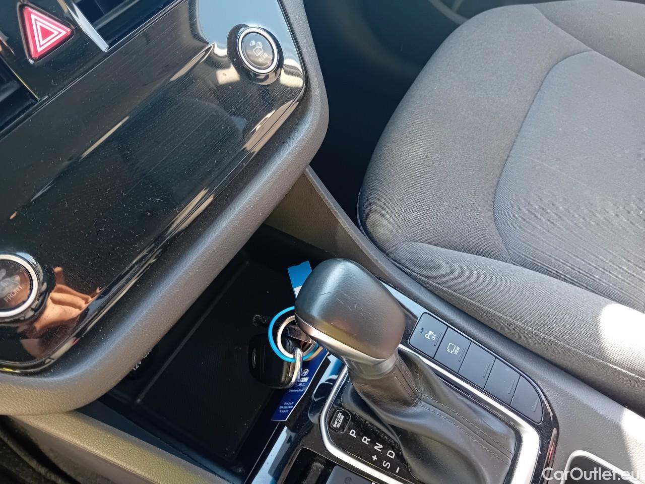  Hyundai   Ioniq HYUNDAI / 2019 / 5P / berlina con portón 1.6 GDI HEV Klass LE DCT #6