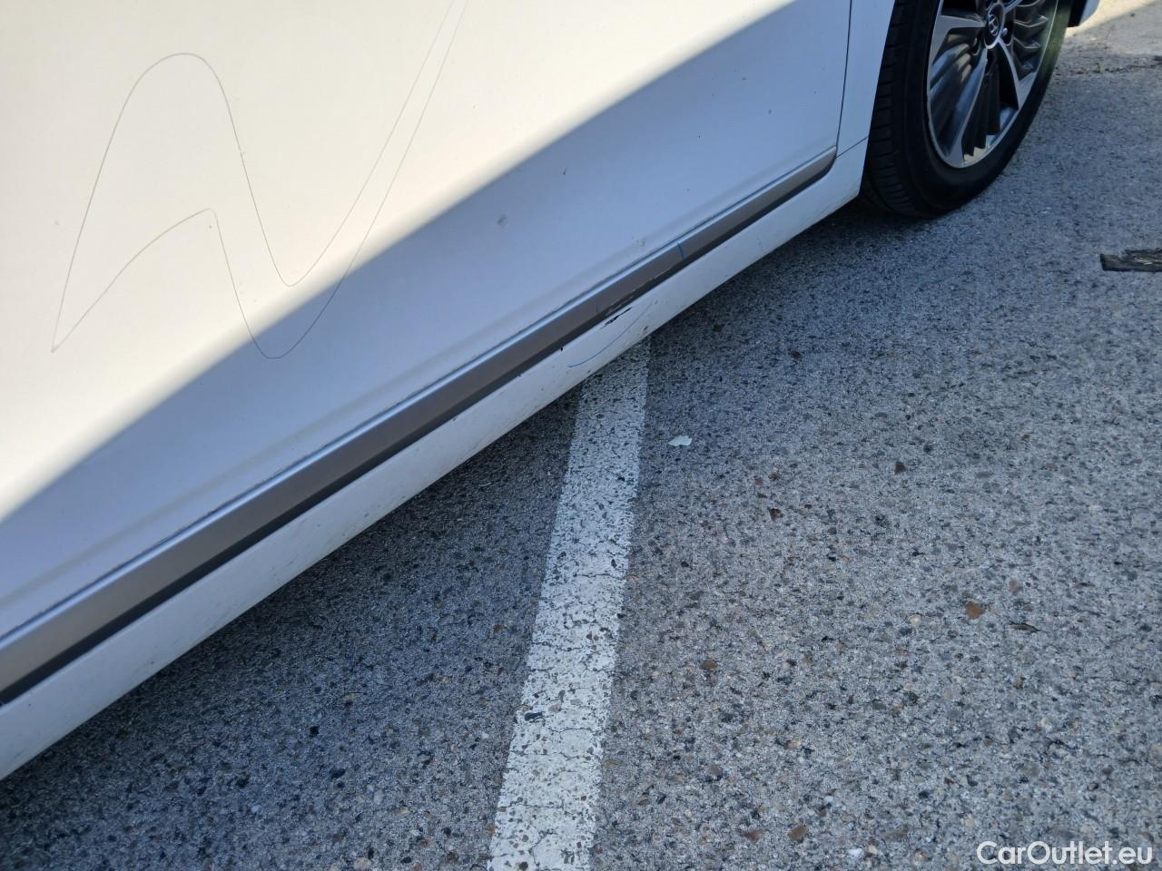  Hyundai   Ioniq HYUNDAI / 2019 / 5P / berlina con portón 1.6 GDI PHEV Klass DCT #24