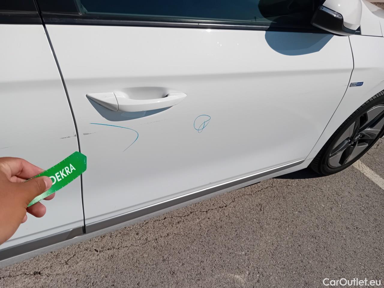  Hyundai   Ioniq HYUNDAI / 2019 / 5P / berlina con portón 1.6 GDI HEV Klass LE DCT #32