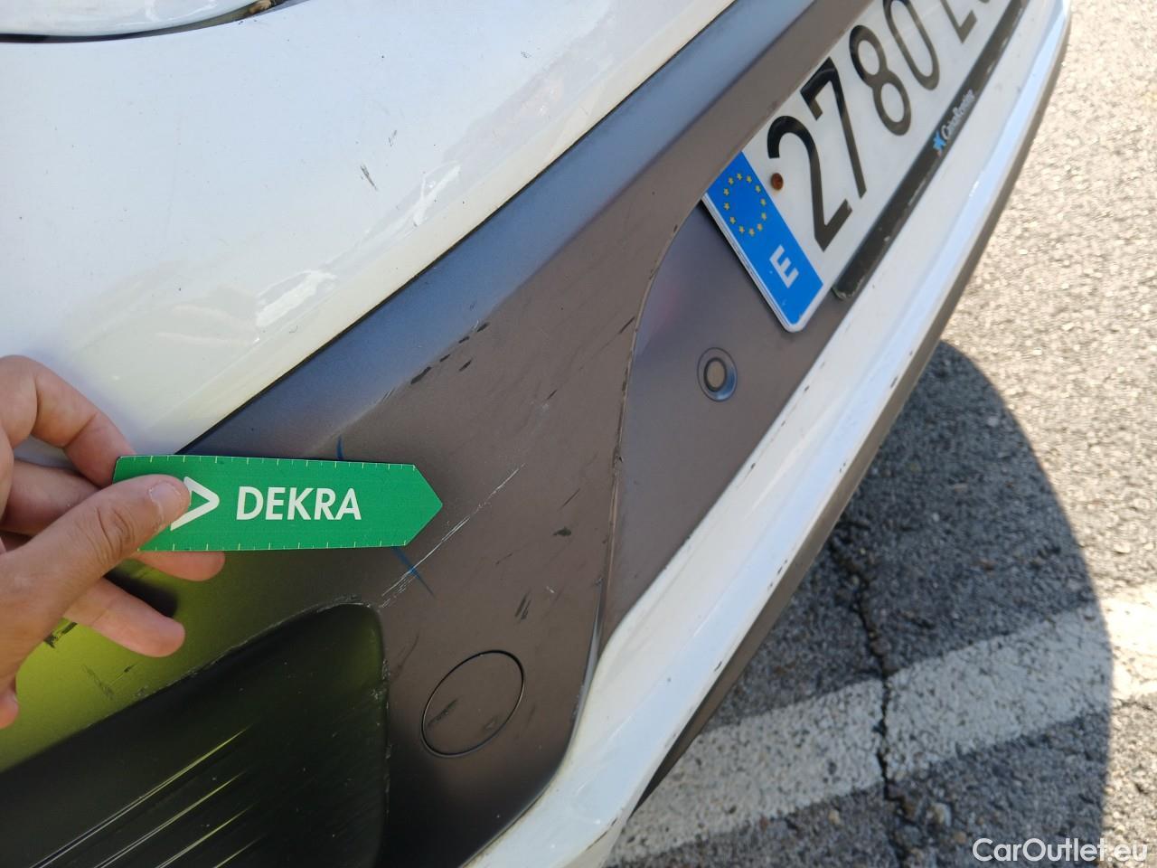  Hyundai   Ioniq HYUNDAI / 2019 / 5P / berlina con portón 1.6 GDI PHEV Klass DCT #17