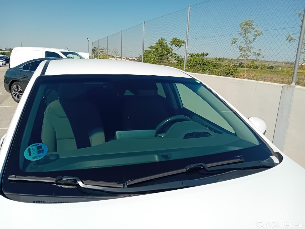  Hyundai   Ioniq HYUNDAI / 2019 / 5P / berlina con portón 1.6 GDI HEV Klass LE DCT #13