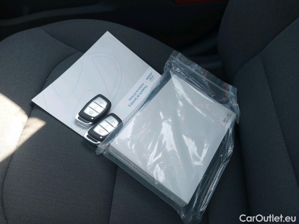  Hyundai   Ioniq HYUNDAI / 2019 / 5P / berlina con portón 1.6 GDI PHEV Tecno DCT #13